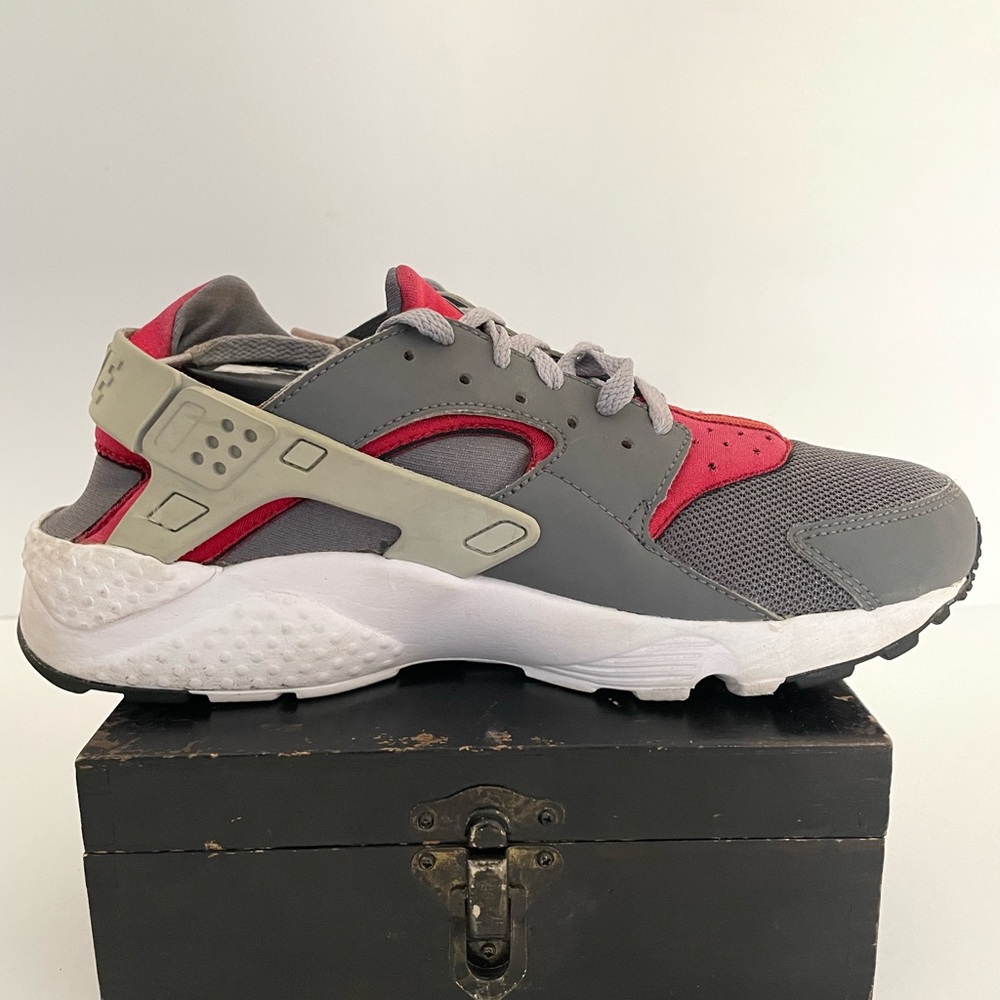 Boys Nike shoe